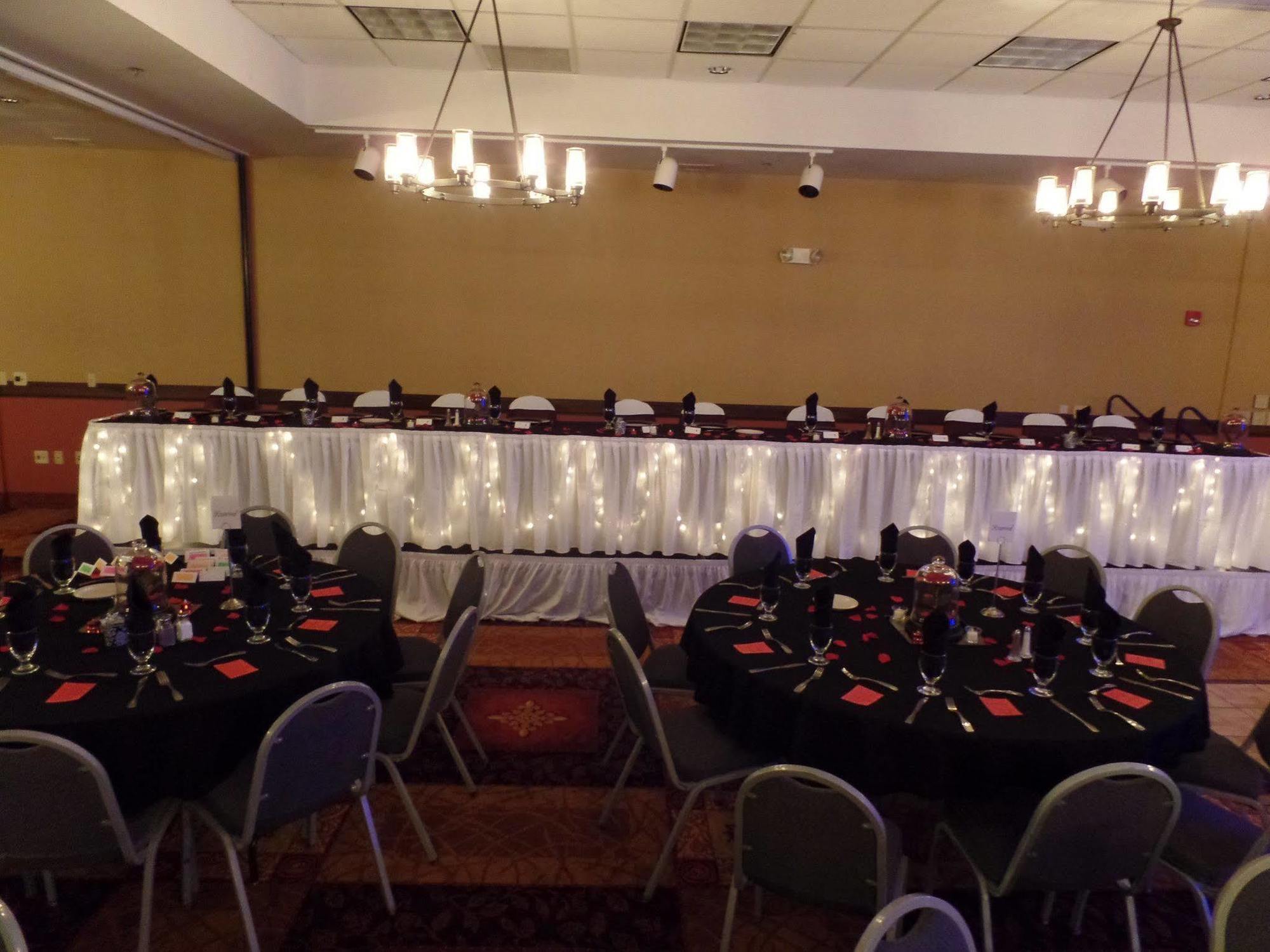 Holiday Inn Hotel & Suites Owatonna المظهر الخارجي الصورة