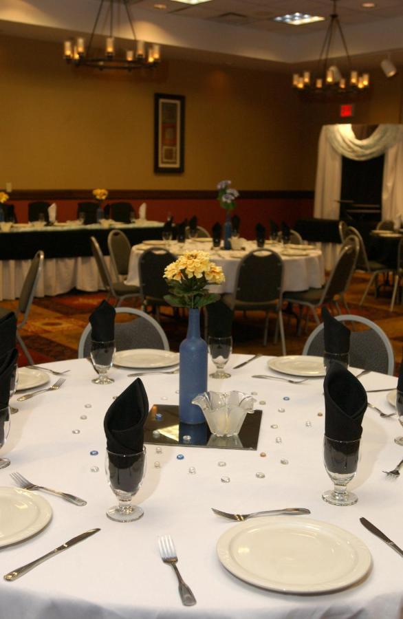 Holiday Inn Hotel & Suites Owatonna المظهر الخارجي الصورة