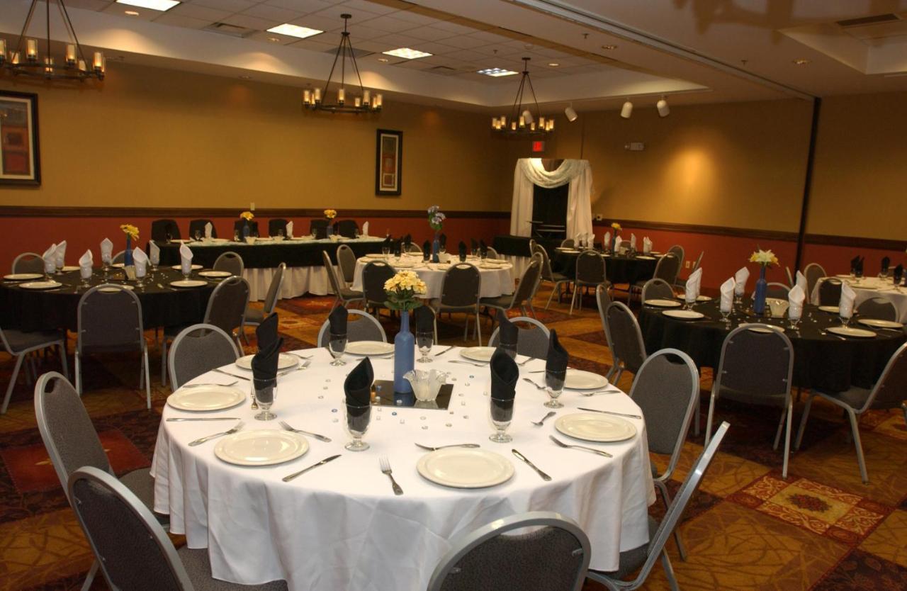 Holiday Inn Hotel & Suites Owatonna المظهر الخارجي الصورة